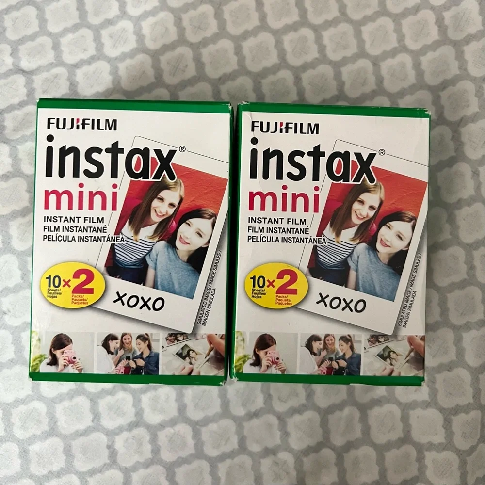 Fujifilm Instax Mini 11 Camera + Camera Case + Film